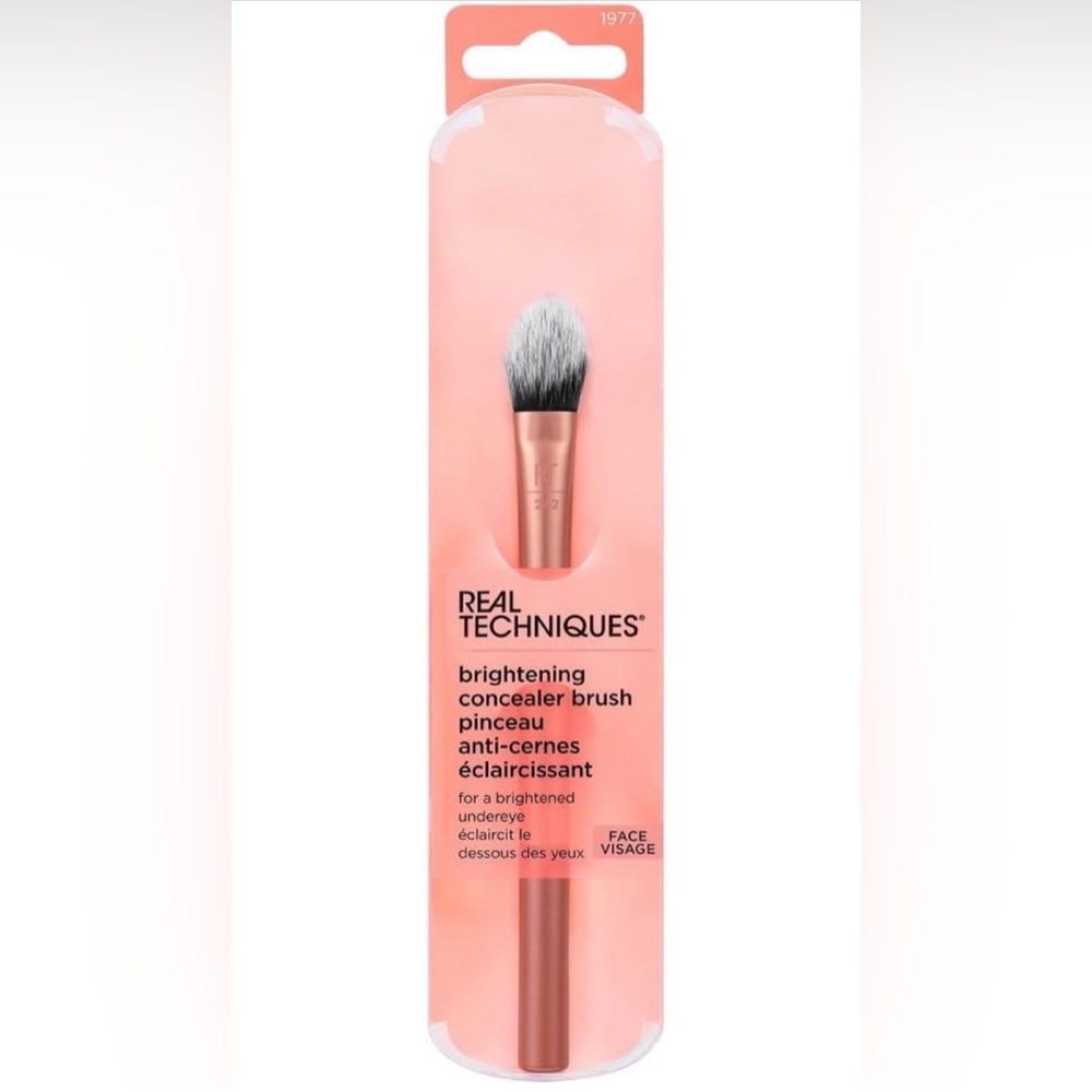 NWT — The VIRAL Brightening Concealer Brush — Real Techniques